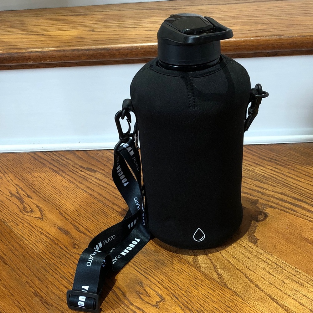 YOUCAN PLATO 74 oz Half Gallon Water Bottle + sleeve & Strap Excellent Condition